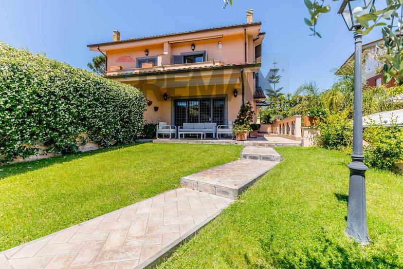 Villa in Via Marina di Sorso 25, Fiumicino — foto 2 di 5