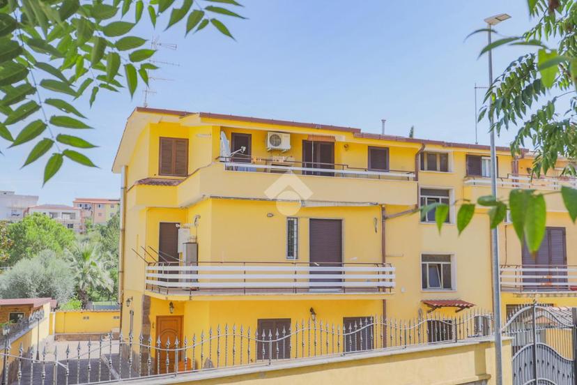 Bilocale in Via di Lunghezza 1, Roma