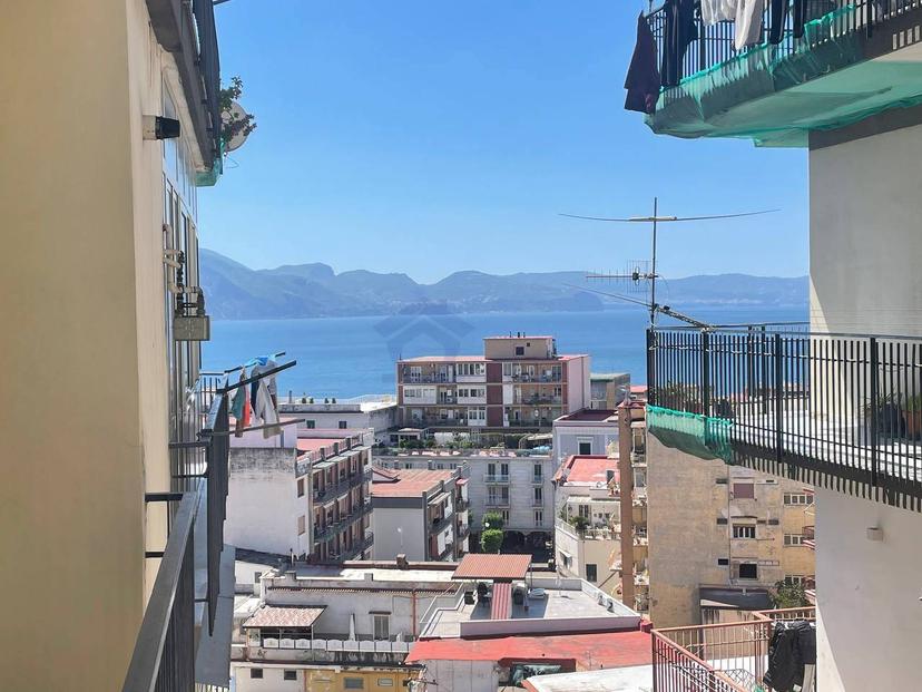 Quadrilocale in Via Vesuvio 14, Torre Annunziata