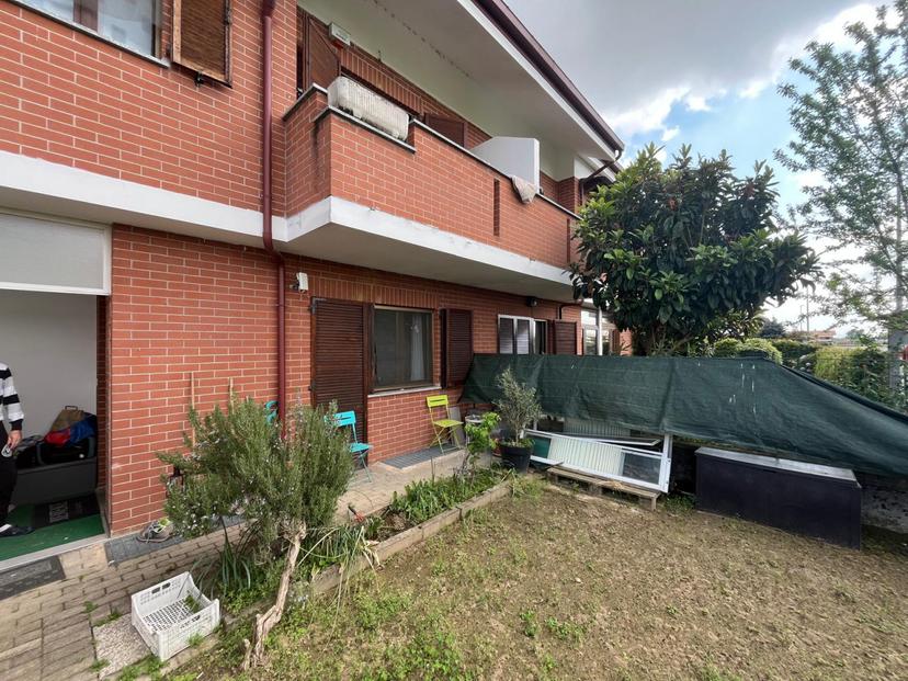 Villa a schiera in Via Tripoli, 30, Bosconero