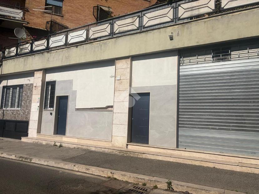 Bilocale in Via Columella 97, Roma
