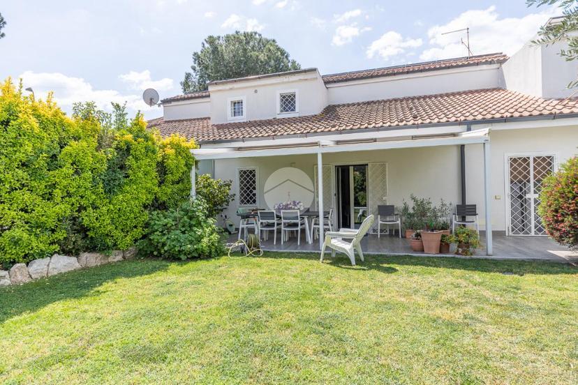 Villa in Via Monviso 9, Guidonia Montecelio