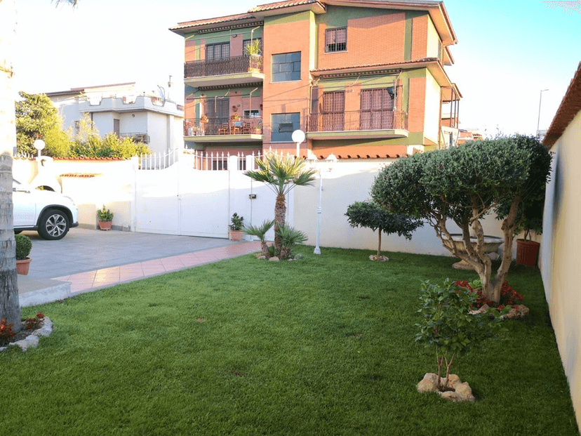 Villa quadrifamiliare in Via Avola, Roma