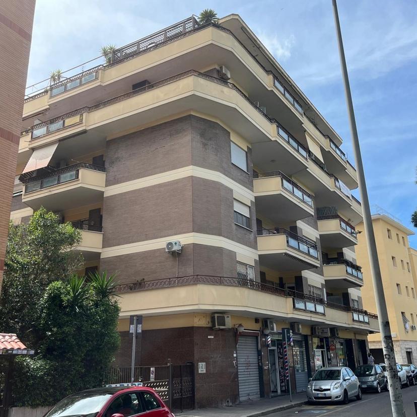 Quadrilocale in Via Stazione del Lido  24, Roma