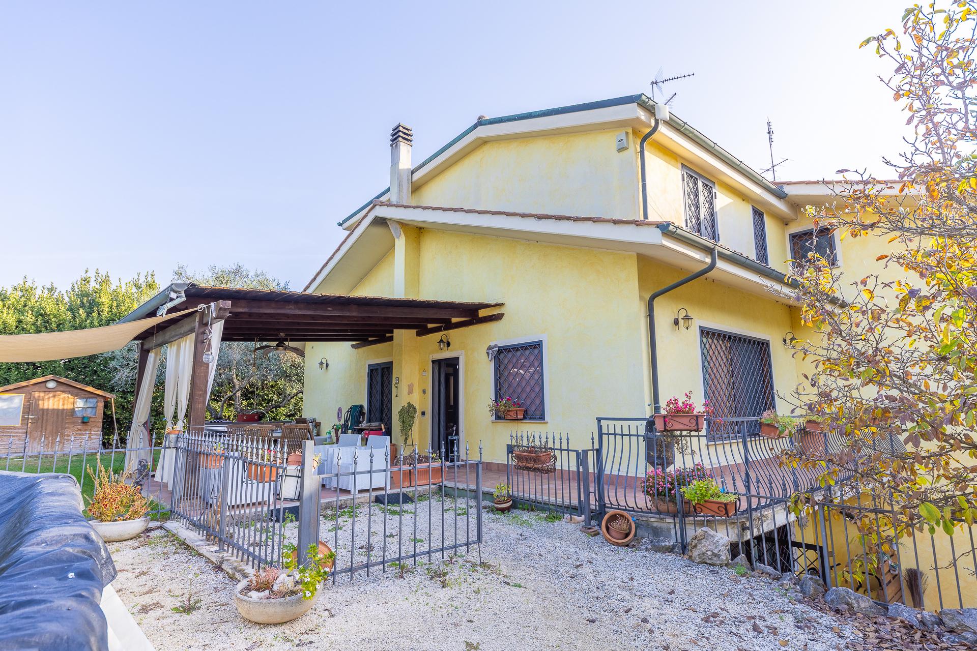Villa a schiera, Sant'Angelo Romano