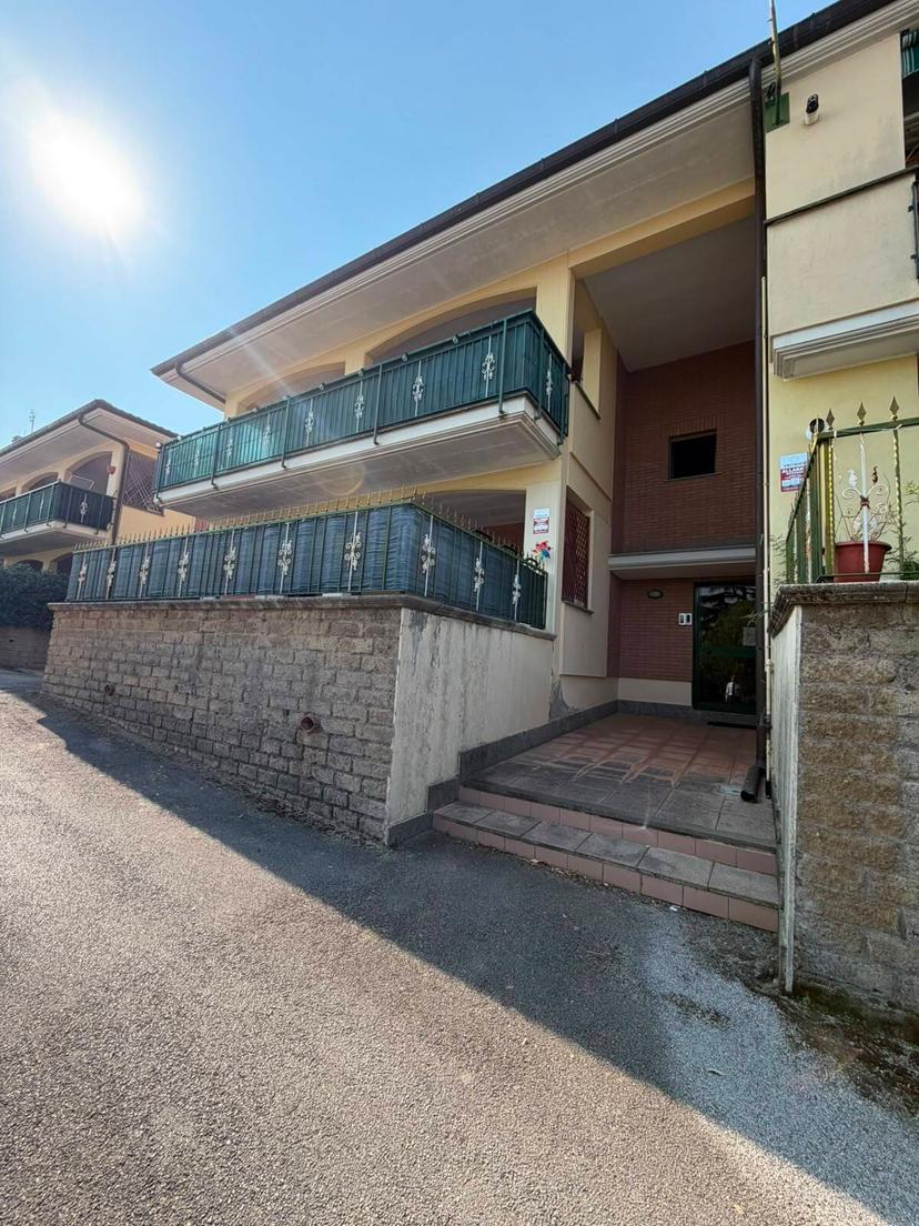 Trilocale in Via Don Luigi Sturzo 19, Lanuvio — foto 2 di 5
