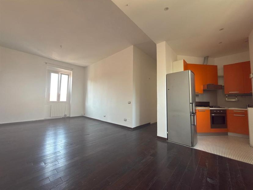 Trilocale in Via Carlo Cafiero, Milano