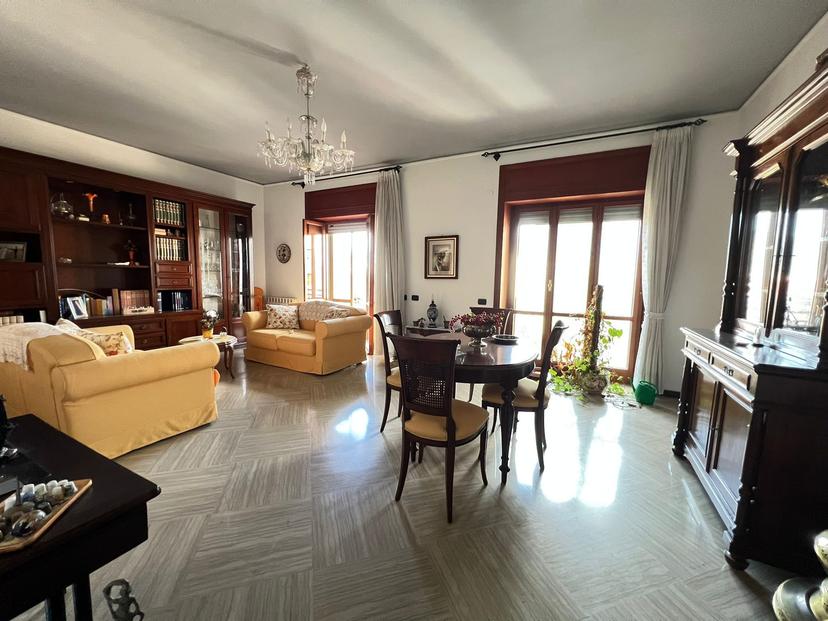 Appartamento in Via Guido De Ruggiero 66, Napoli