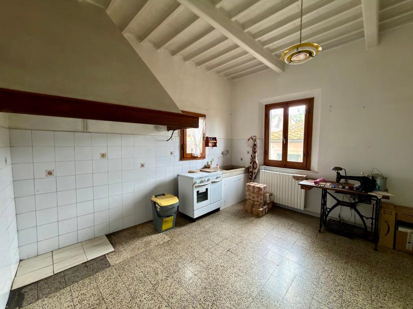 Quadrilocale in Piazza Vittorio Veneto 10, Capraia e Limite