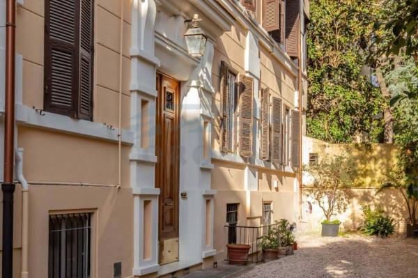 Appartamento in Via Montevideo, Roma
