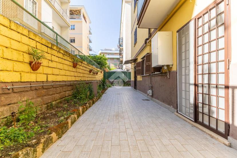 Trilocale in Via Maddalena Raineri 43, Roma