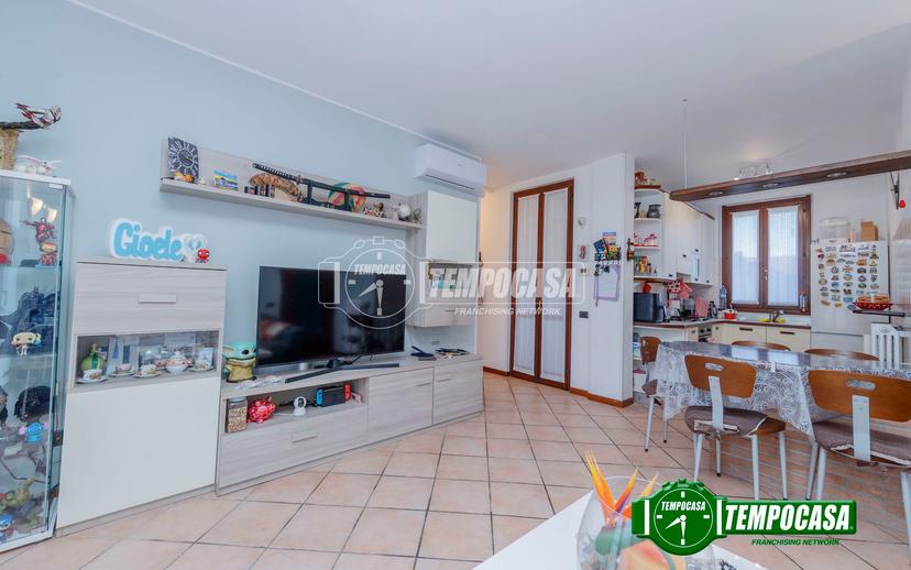 Bilocale in Via Luigi Einaudi, Vernate — foto 3 di 5