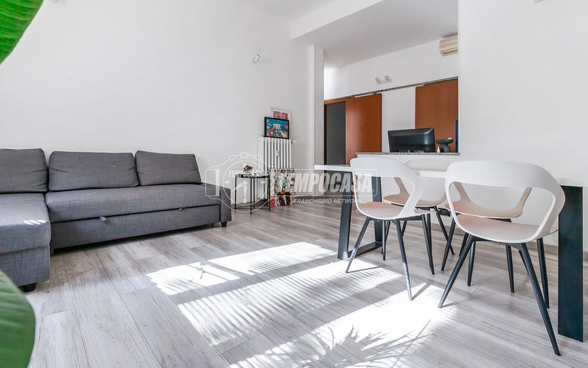 Trilocale in Via Legnone, Milano