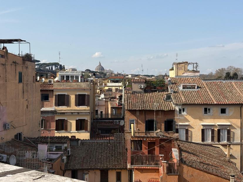 Trilocale in Piazza De' Renzi, Roma