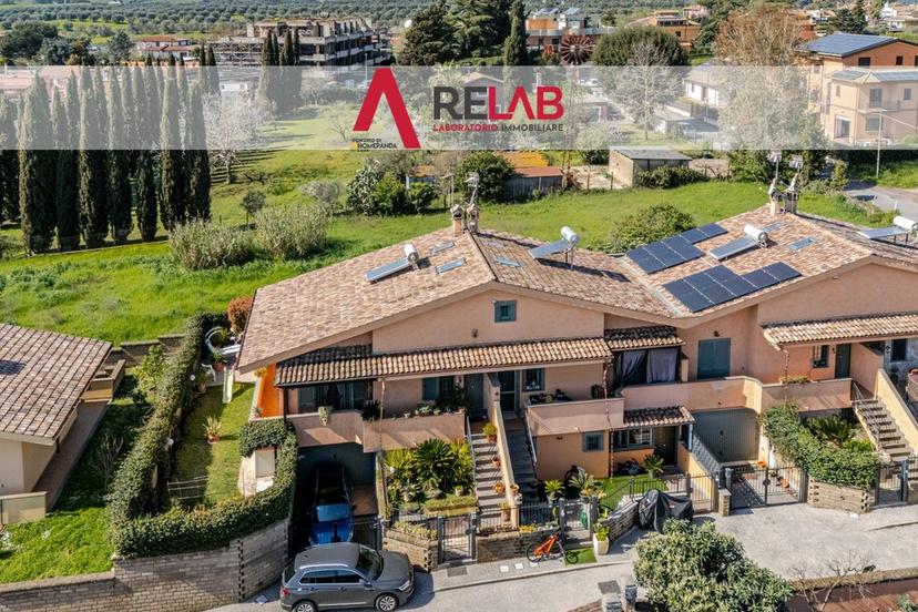 Villa bifamiliare in Via Quarona 24, Roma