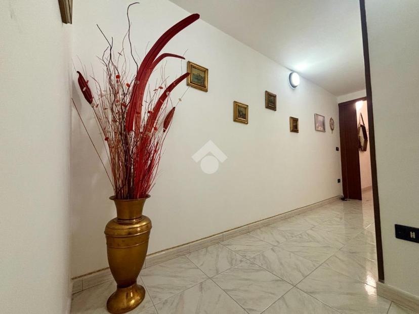 Trilocale in Via Parma (Zona C) 55, Napoli