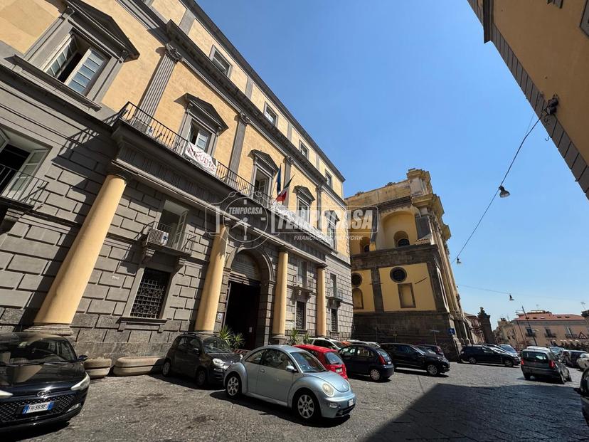 Bilocale in Via Giovanni Paladino, Napoli