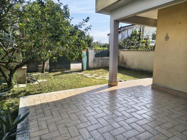 Villa bifamiliare in Via Alessandro Manzoni 63, Anzio — foto 3 di 5
