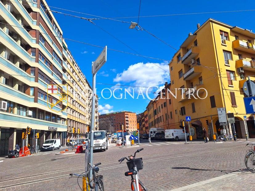 Trilocale in Via San Felice, Bologna