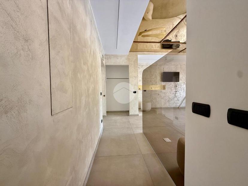 Trilocale in Riviera di Chiaia 260, Napoli