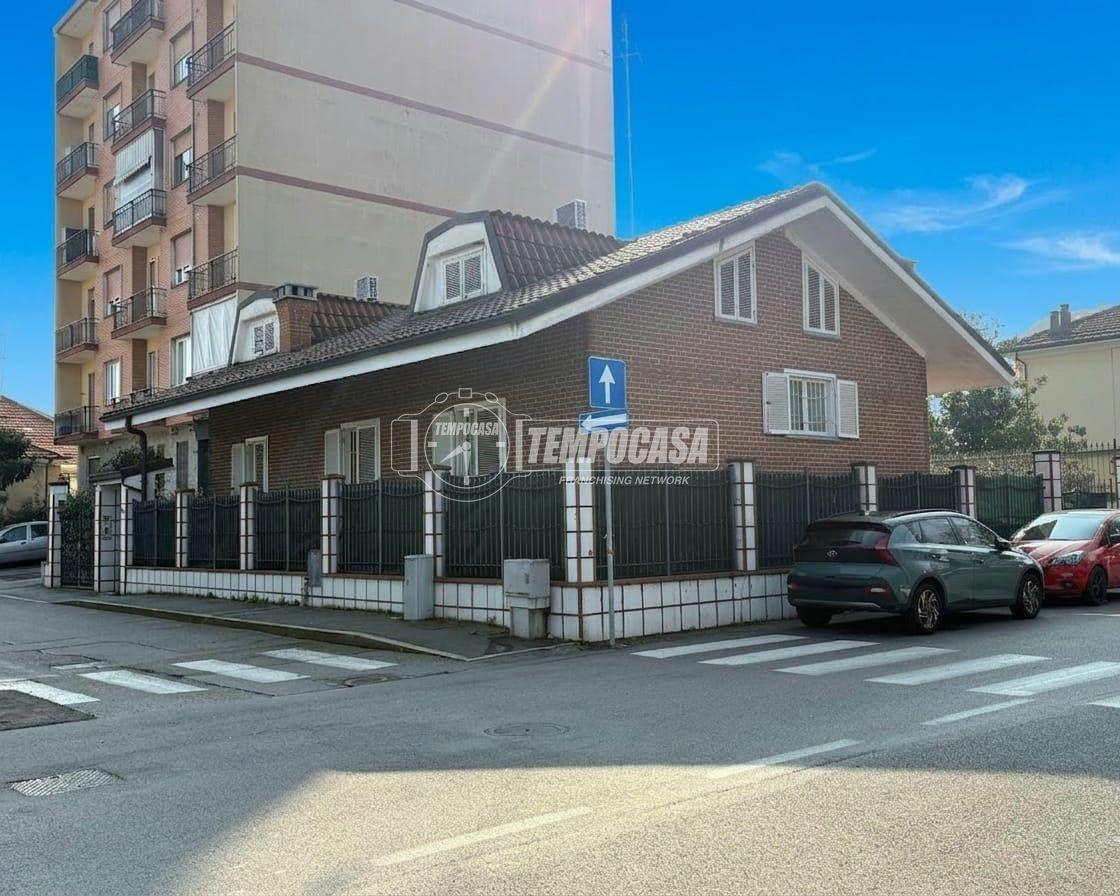 Casa indipendente in Via Garibaldi, Nichelino