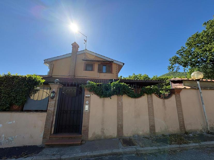 Villa bifamiliare in Via Monte Fumaiolo 26, Trevignano Romano — foto 2 di 5