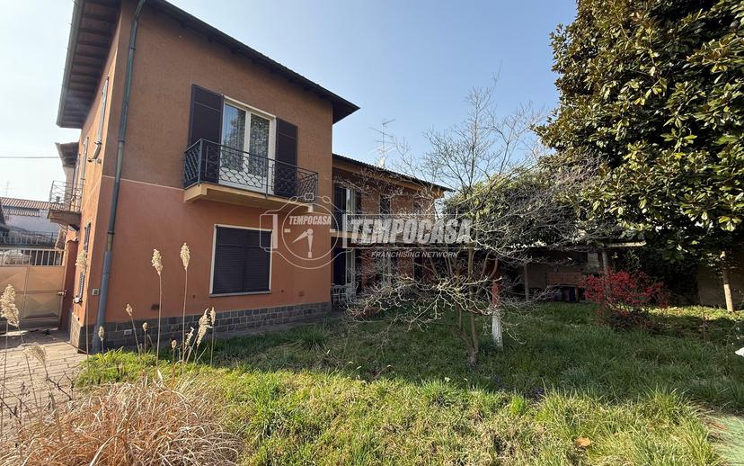 Villa in Via Alessandro Volta 12, Busto Garolfo
