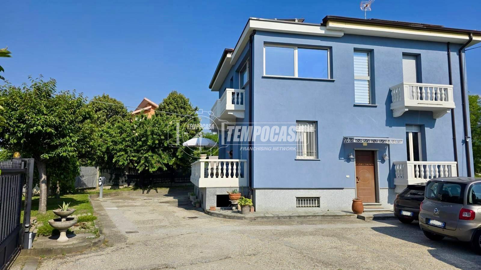 Villa a schiera, Avigliana