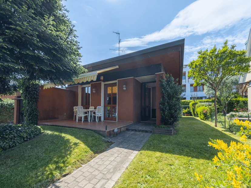 Villa in Viale Monte Resegone 30, Arese — foto 2 di 5
