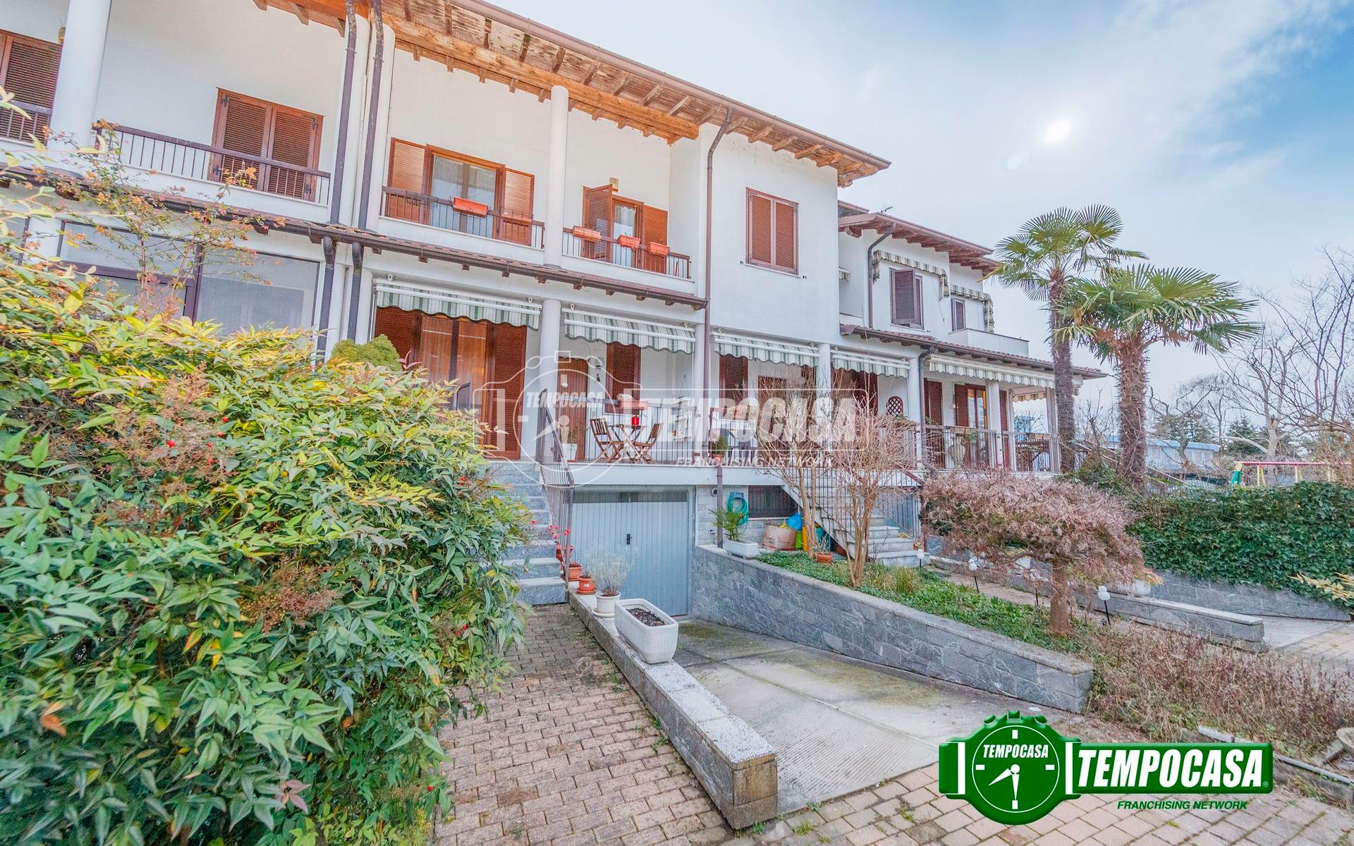 Villa a schiera in Via G. Carducci, Vermezzo con Zelo