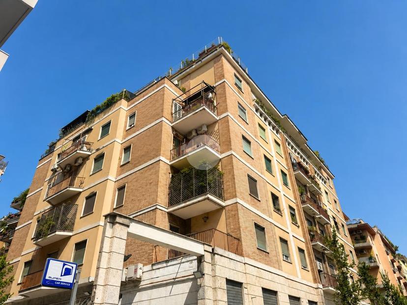 Trilocale in Viale dei Quattro Venti 142, Roma