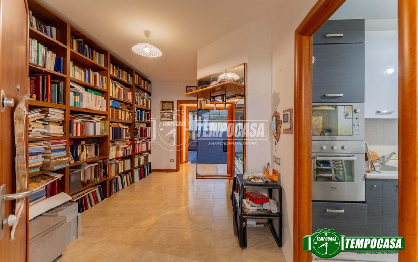 Quadrilocale in Via Cinque Giornate 8, Bollate
