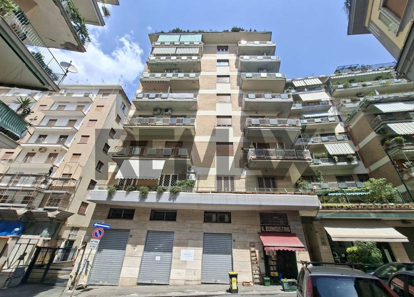 Monolocale, Napoli