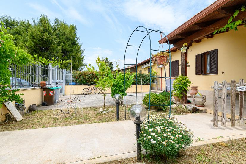 Casa indipendente in Via Giambattista Niccolini 90, Guidonia Montecelio — foto 3 di 5