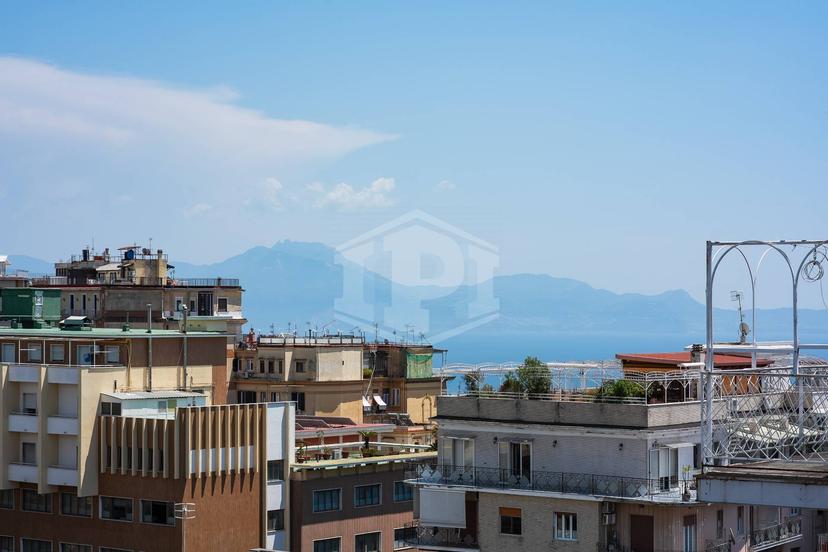 Quadrilocale in Via Michele Kerbaker 86, Napoli