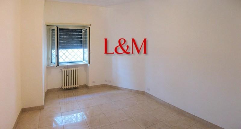 Trilocale in Via Licinio Stolone, Roma