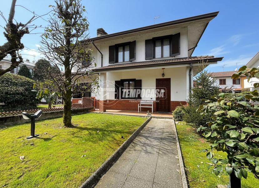 Villa a schiera in Via Santa Maria Mazzarello 28, Paullo