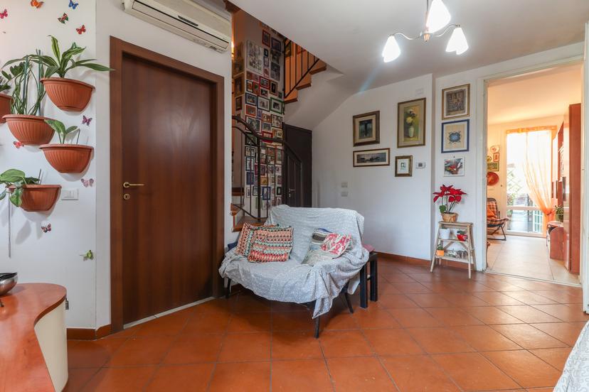 Villa a schiera in Via Andrea da Formigine 23, Bologna