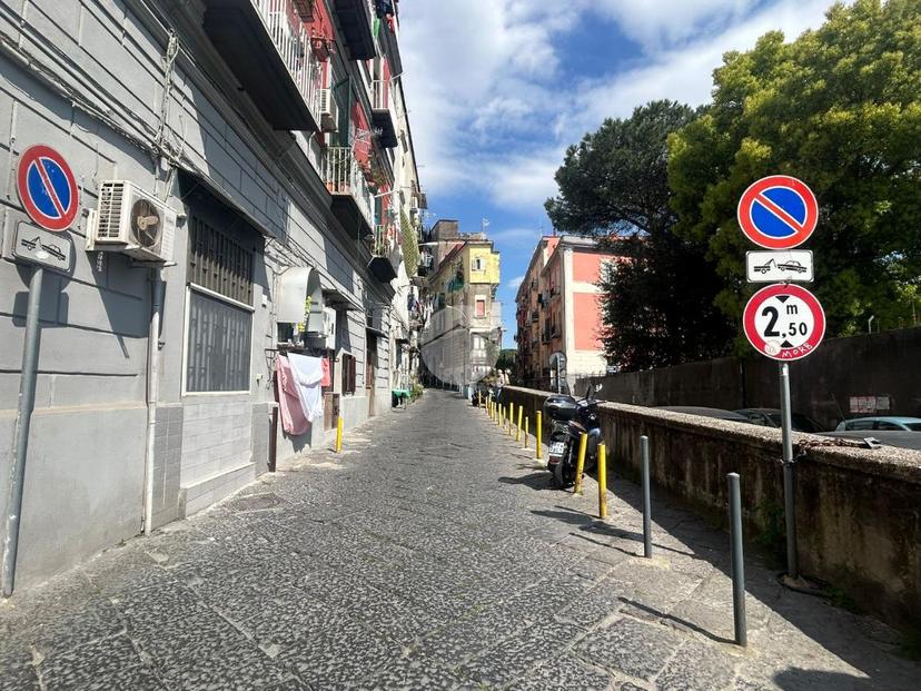 Trilocale in Vico Sant' Eframo Vecchio 2, Napoli