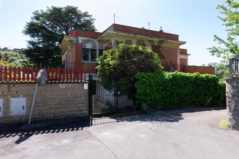 Villa in Via Aldo Moro 9, Castelnuovo di Porto