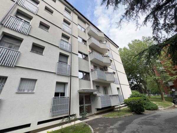 Trilocale in Viale Ungheria 13, Milano
