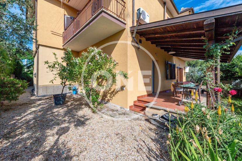 Villa unifamiliare in Via di Fontana Candida 411, Roma