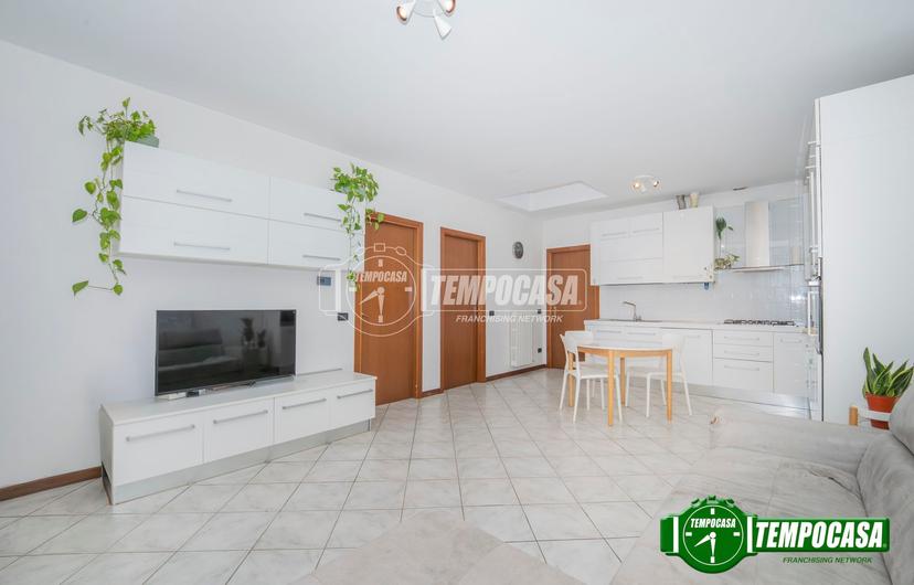 Trilocale in Via Carso, Locate di Triulzi — foto 3 di 5