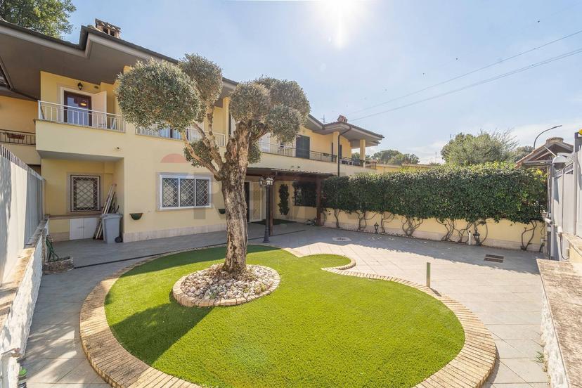 Villa in Via Svetonio 25, Guidonia Montecelio — foto 3 di 5
