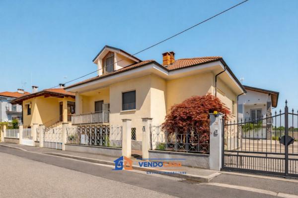 Villa bifamiliare in Via Francesco Petrarca 20, Pinerolo