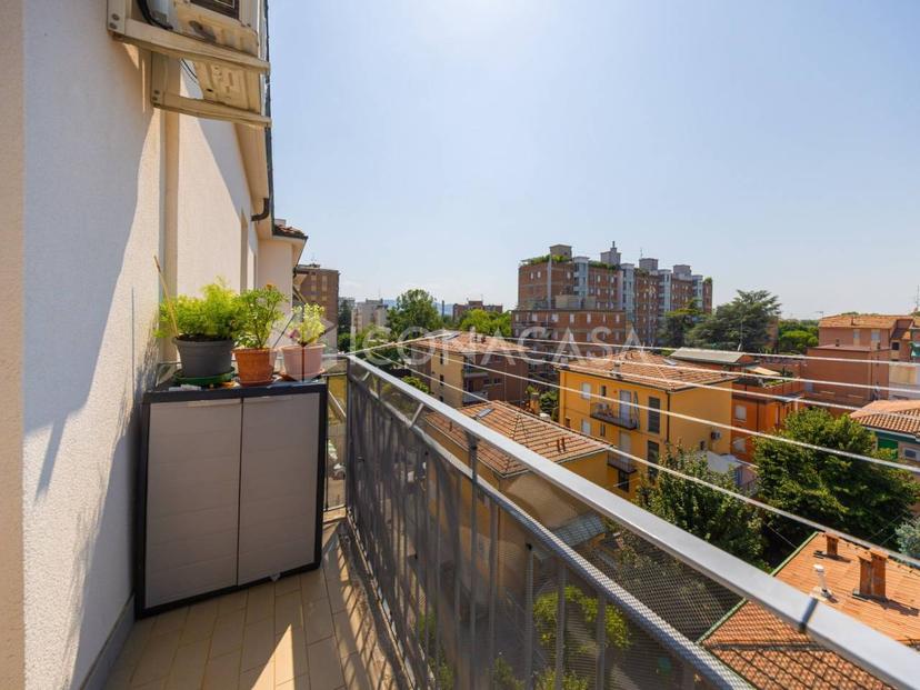 Trilocale in Via Armando Spadini 9, Bologna