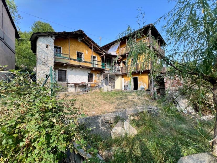 Casa indipendente in Frazione Oldri` Crochera 21, Viù