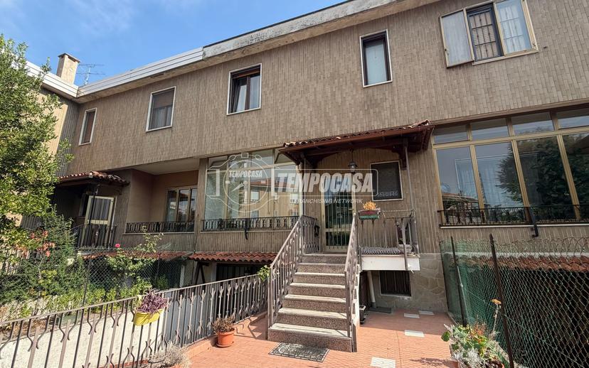 Villa a schiera in Corso Roma 138, Cologno Monzese