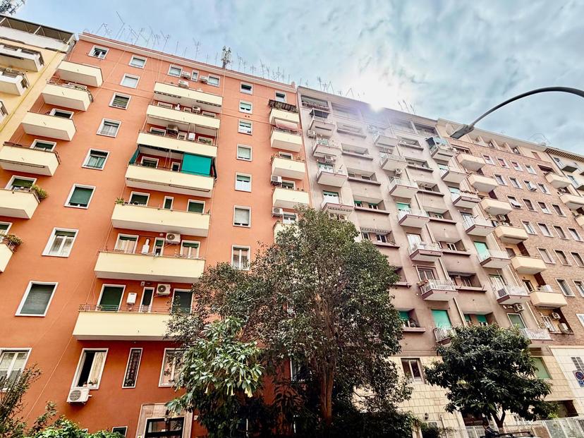 Trilocale in Via Caulonia, Roma