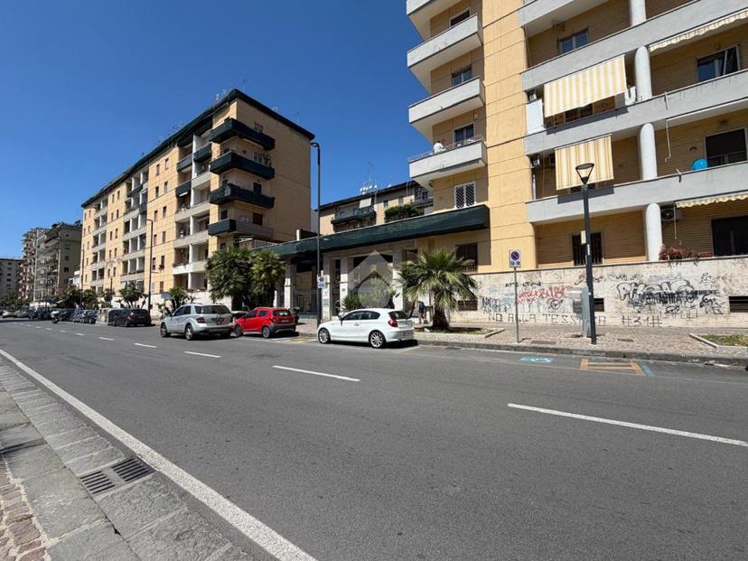 Appartamento in Viale Augusto 62, Napoli